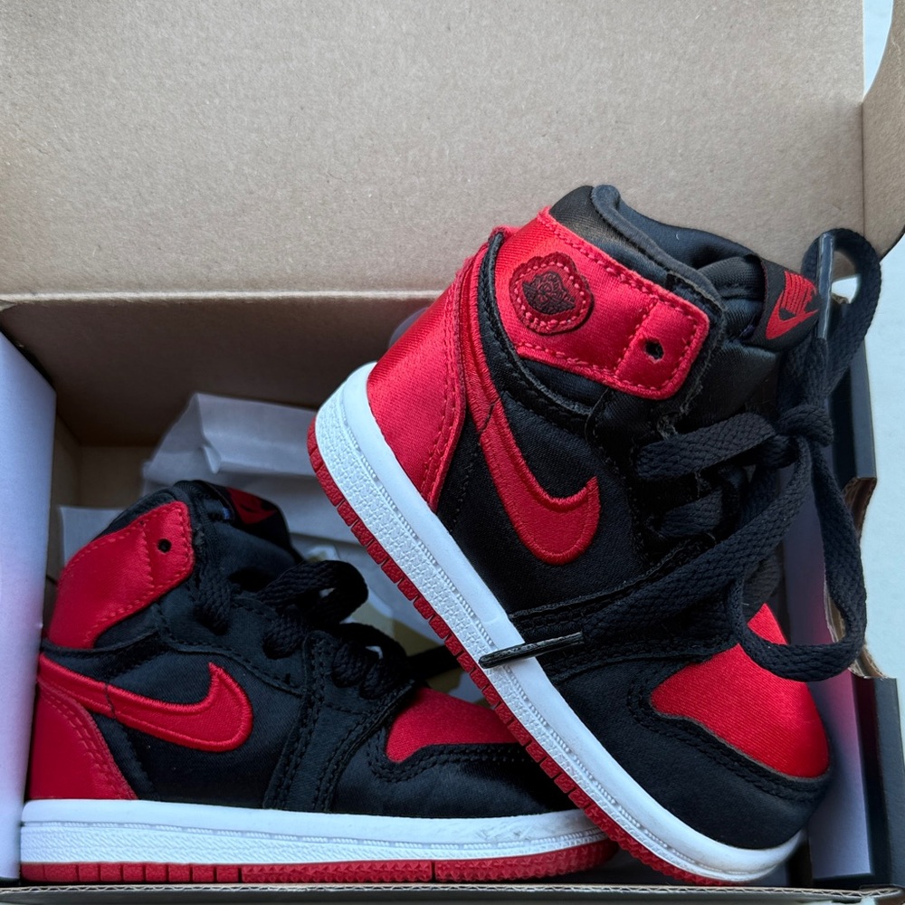 Jordan 1 Retro High OG Black and Red
